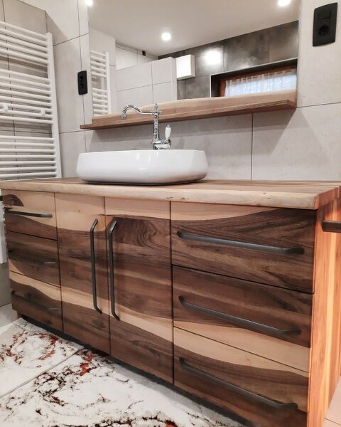 Bathroom with mirror and 2 cabinets – Anja Z.