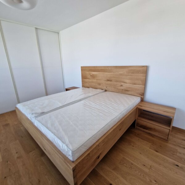 🔥 Oak “Floating” Bed 180×200 – now -10% → 1,290 EUR