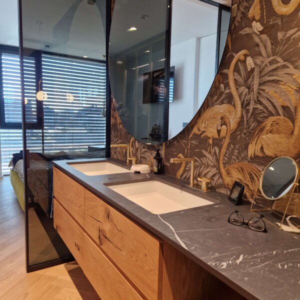 TILDA – solid oak bathroom unit with integrated washbasin