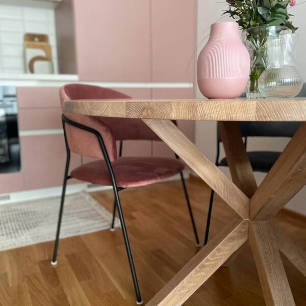 SOLVEIG – round oak table with star base
