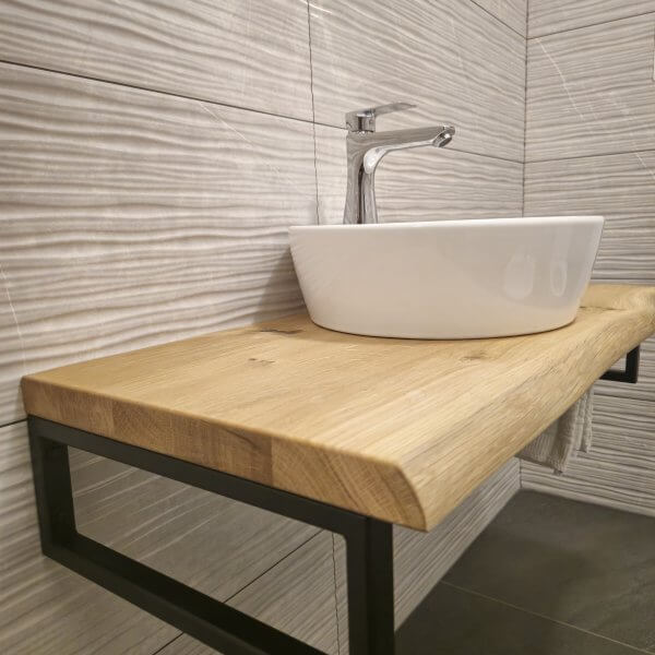 Solid Oak Bathroom Element with Natural Edge – Elegance and Warmth in One ✨