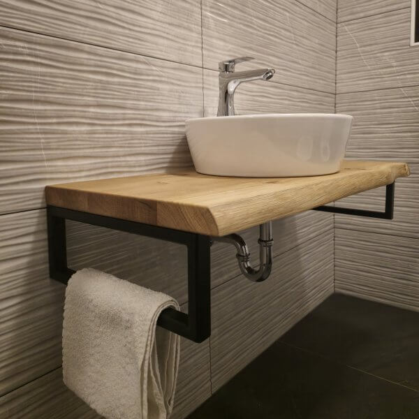 Solid Oak Bathroom Element with Natural Edge – Elegance and Warmth in One ✨