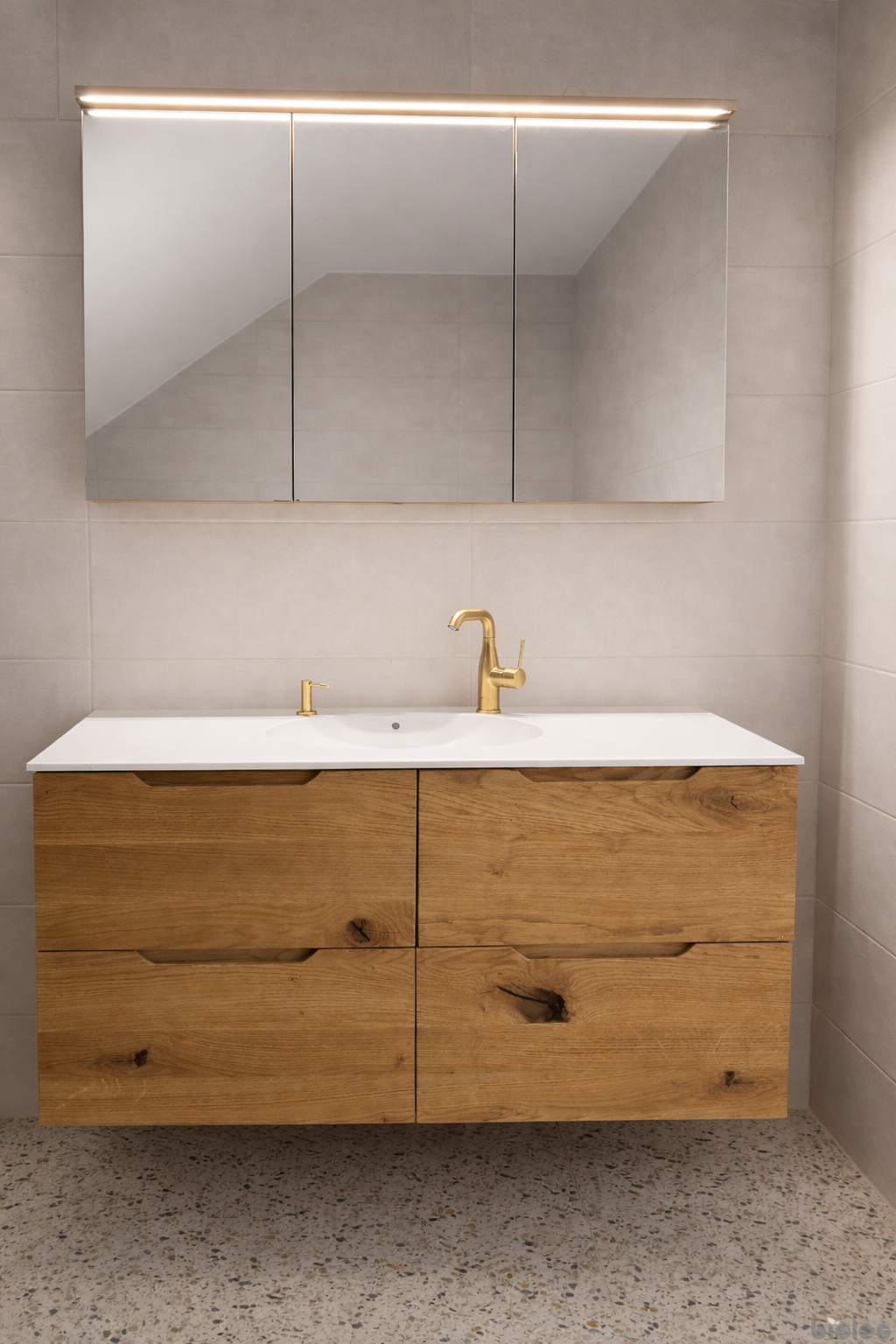 Oak Elegance & Kerrock – the perfect bathroom solution for your home