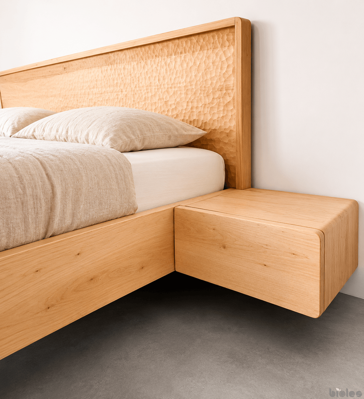Dolly – Floating Bed Made of Solid Alder Wood with a Handcrafted Headboard