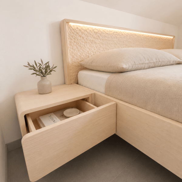 Dolly – Floating Bed Made of Solid Linden Wood with a Handcrafted Headboard