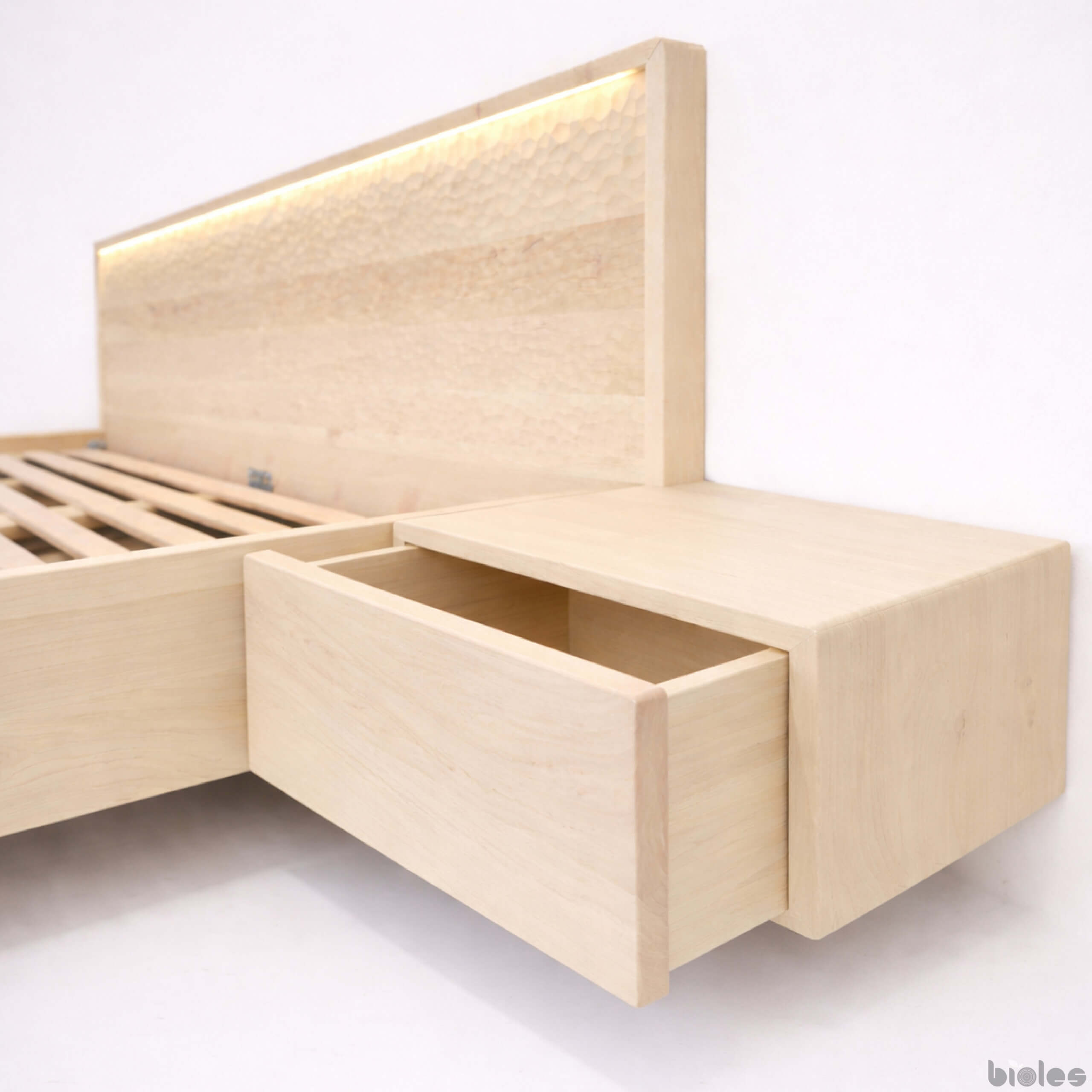 Dolly – Floating Bed Made of Solid Linden Wood with a Handcrafted Headboard - Image 5