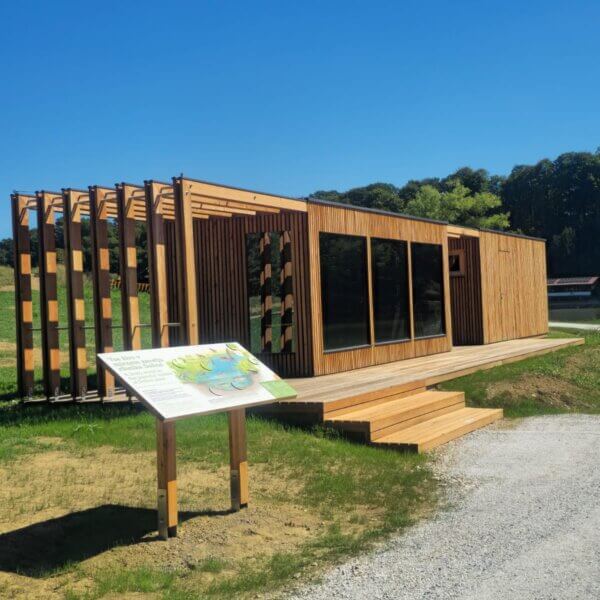 LINASSI VISTA – Modern Timber Cabin with Panoramic Glazing